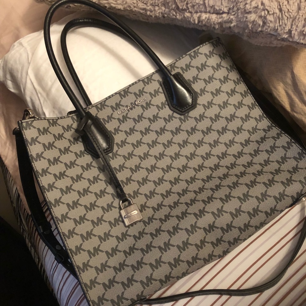 COPY - Michael kors bag like new